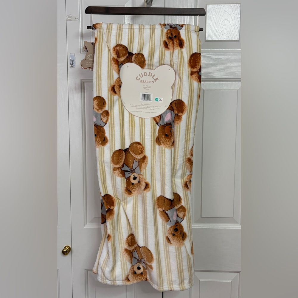 Cuddle Bear Co Oversized Throw Blanket - Picture 4 of 7